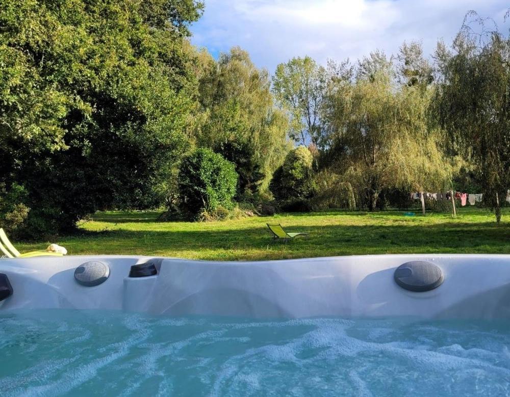 Le Domaine Des Sources Bed & Breakfast Landevant Luaran gambar